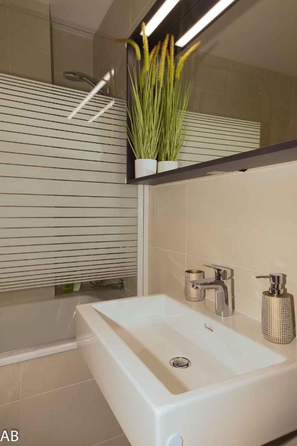 Superior Apartment & Rooftop Pool Vienna Exterior photo